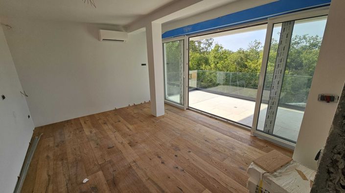 Image No.10-3 Bed Property for sale