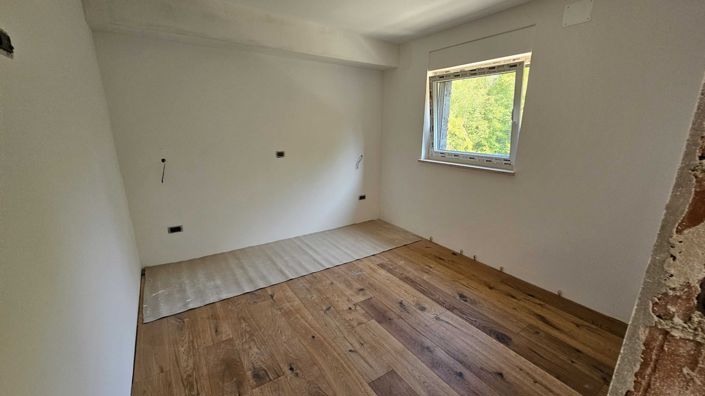 Image No.12-3 Bed Property for sale