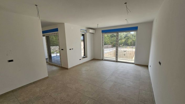 Image No.9-3 Bed Property for sale