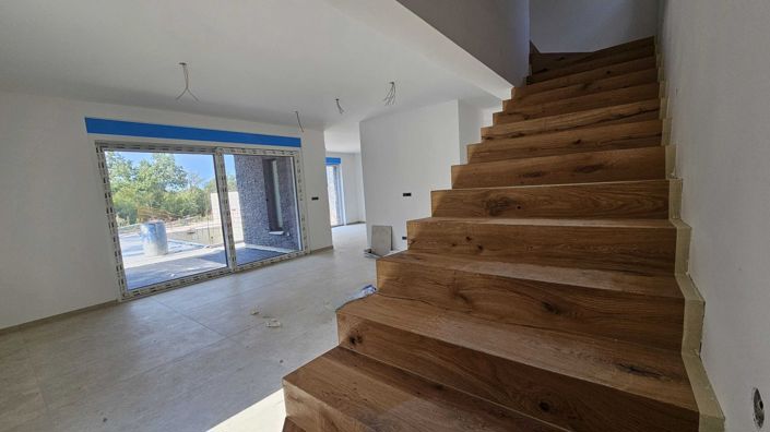 Image No.9-3 Bed Property for sale