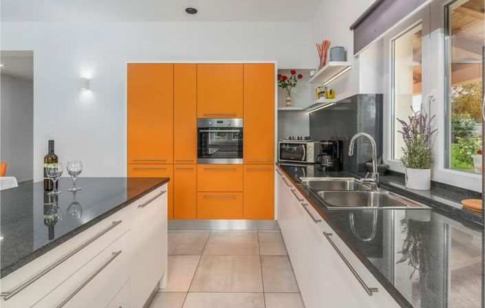 Image No.13-3 Bed Property for sale