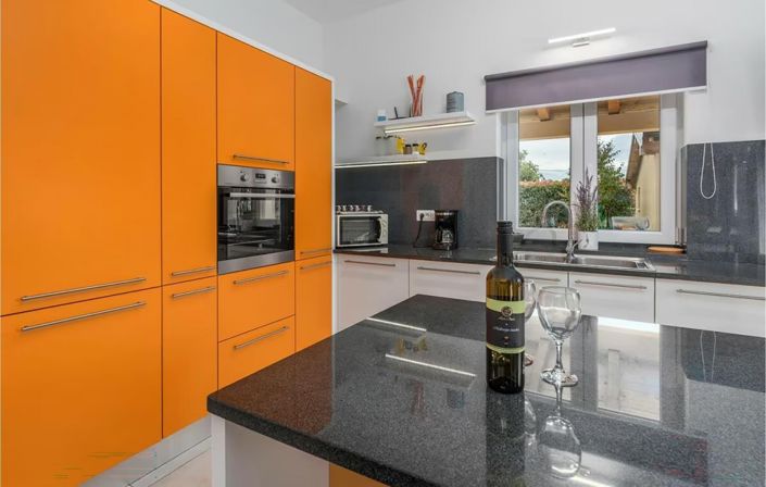 Image No.14-3 Bed Property for sale