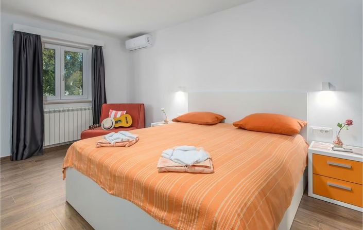 Image No.15-3 Bed Property for sale