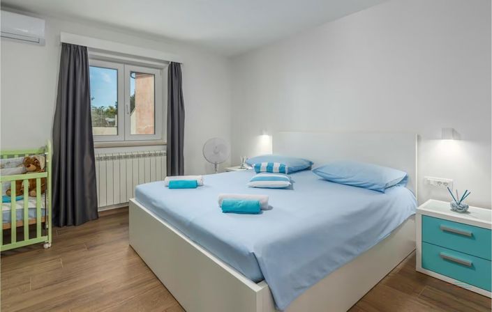 Image No.18-3 Bed Property for sale