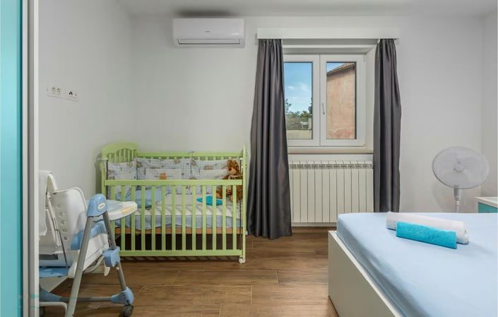 Image No.19-3 Bed Property for sale