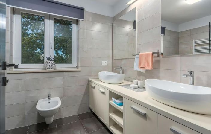 Image No.23-3 Bed Property for sale