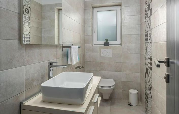 Image No.24-3 Bed Property for sale