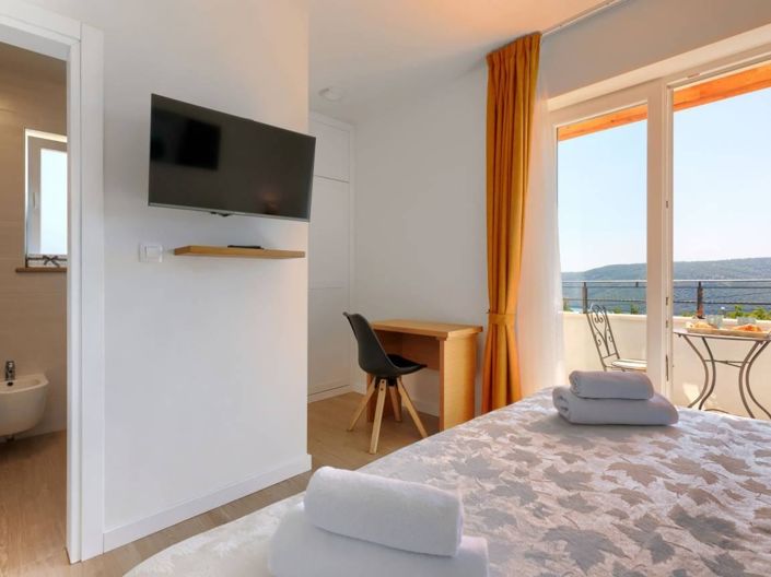 Image No.18-3 Bed Property for sale