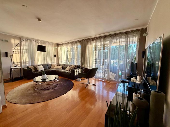 Image No.13-11 Bed Property for sale