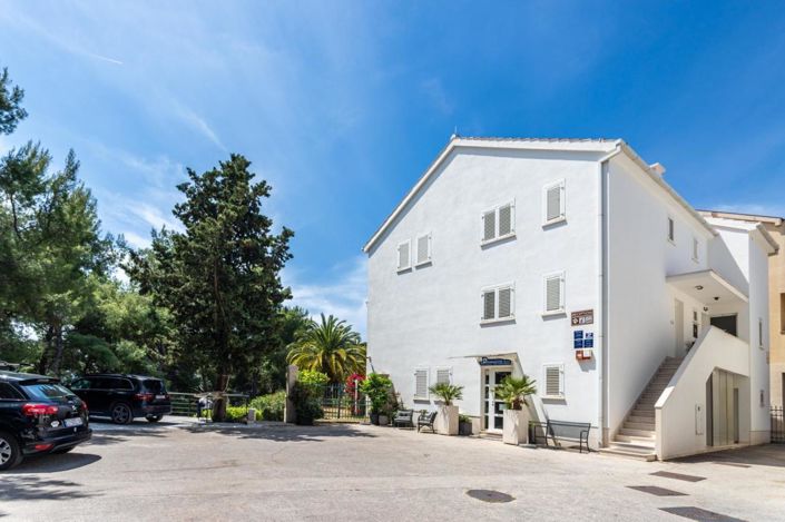 Image No.5-11 Bed Property for sale