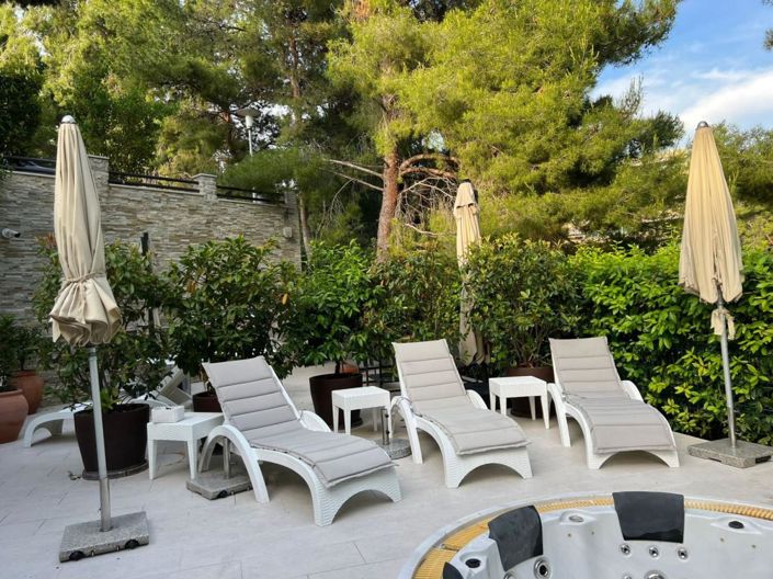 Image No.6-11 Bed Property for sale