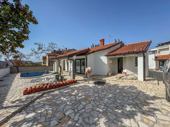 Image No.6-5 Bed Property for sale