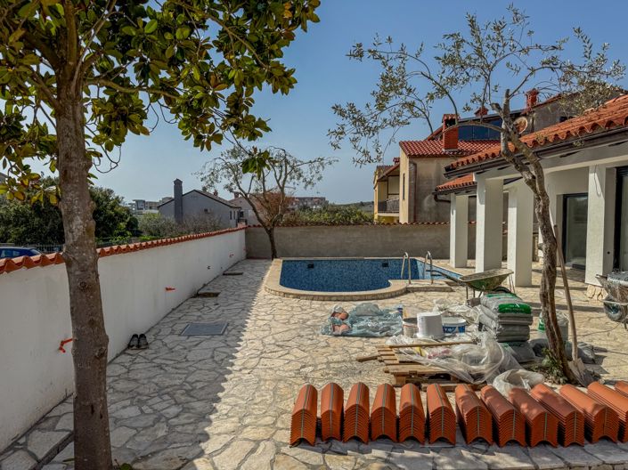 Image No.7-5 Bed Property for sale