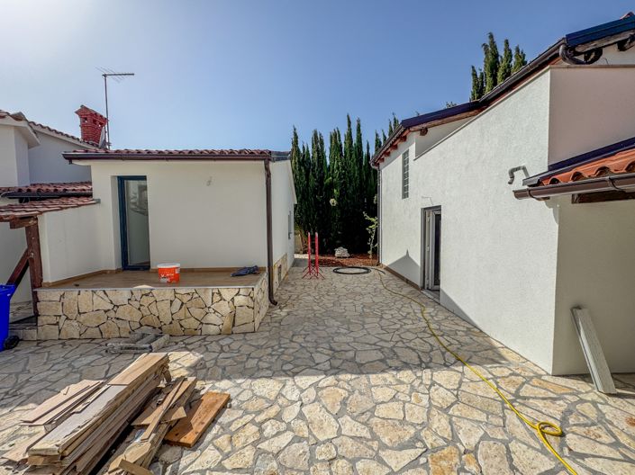 Image No.9-5 Bed Property for sale