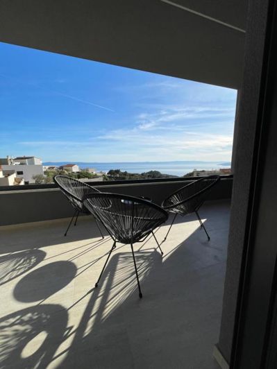 Image No.19-8 Bed Property for sale