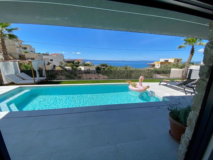 Image No.4-8 Bed Property for sale