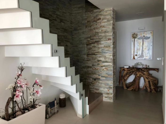 Image No.19-3 Bed Property for sale