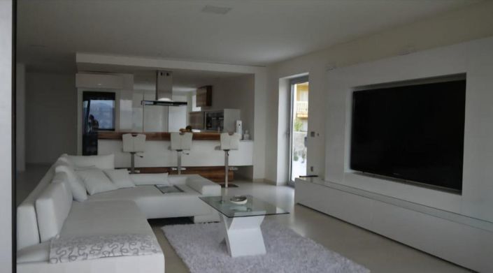 Image No.20-3 Bed Property for sale