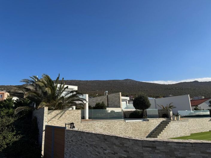 Image No.6-3 Bed Property for sale