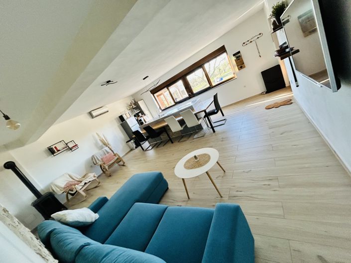 Image No.11-3 Bed Property for sale