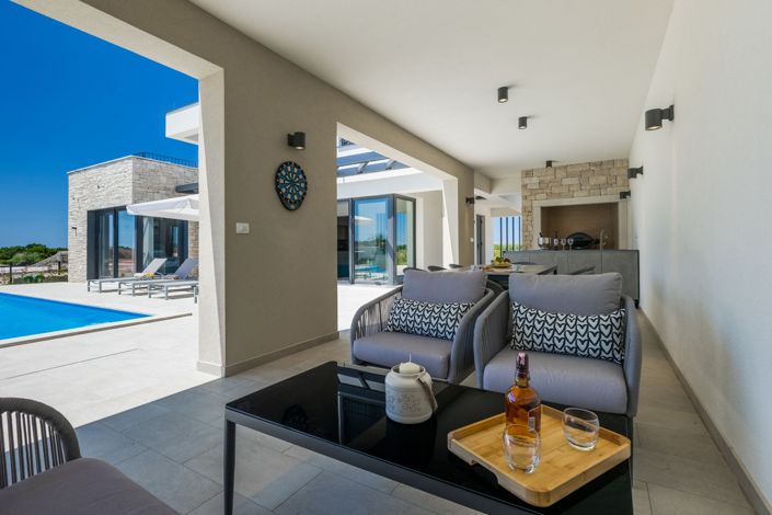 Image No.20-4 Bed Property for sale