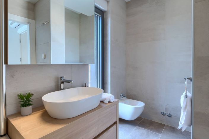 Image No.24-4 Bed Property for sale