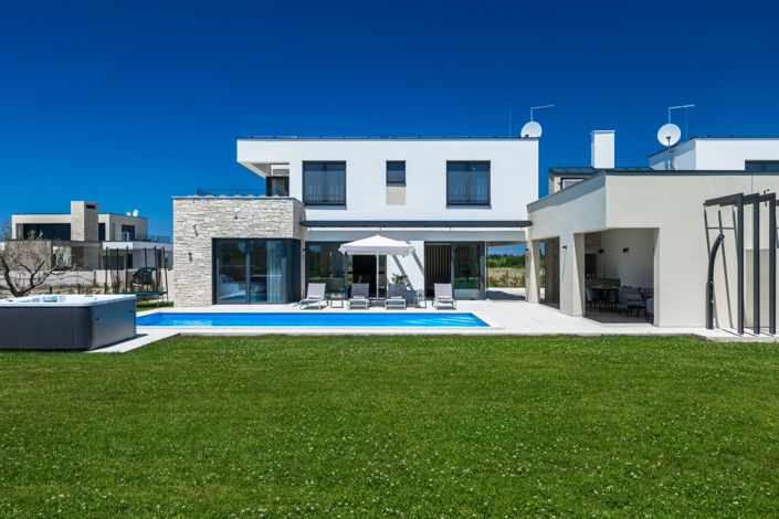 Image No.8-4 Bed Property for sale