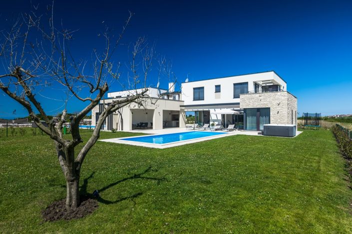 Image No.10-4 Bed Property for sale