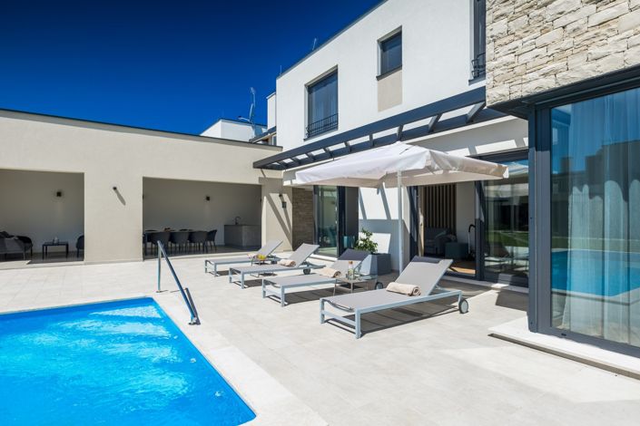 Image No.15-4 Bed Property for sale