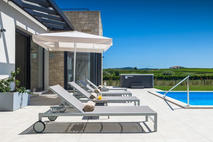 Image No.24-4 Bed Property for sale