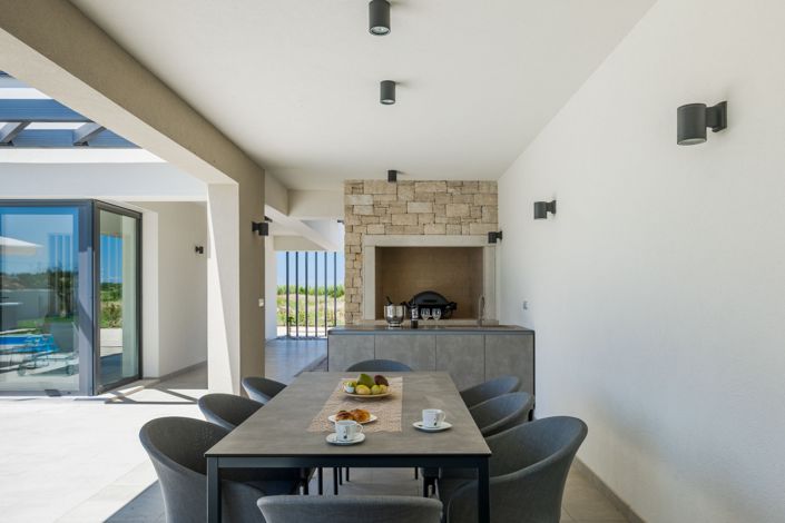 Image No.19-8 Bed Property for sale