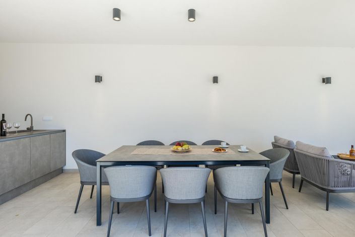 Image No.22-8 Bed Property for sale