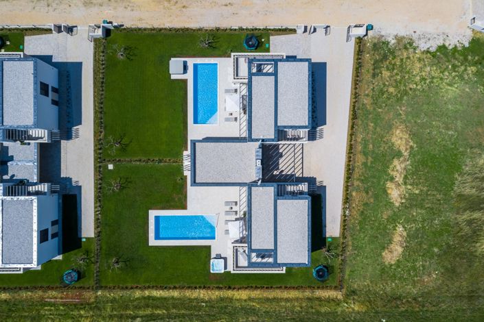 Image No.3-8 Bed Property for sale