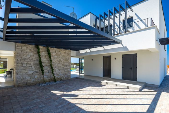 Image No.4-8 Bed Property for sale