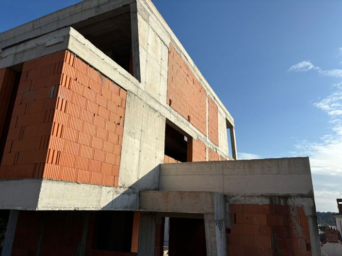 Image No.15-4 Bed Property for sale