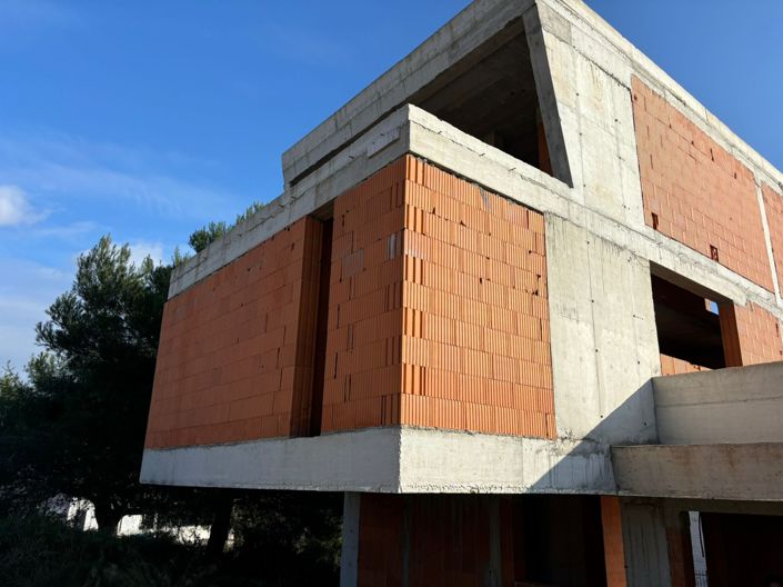 Image No.20-4 Bed Property for sale