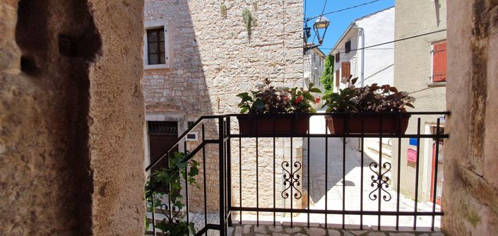 Image No.15-5 Bed Property for sale