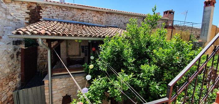 Image No.17-5 Bed Property for sale