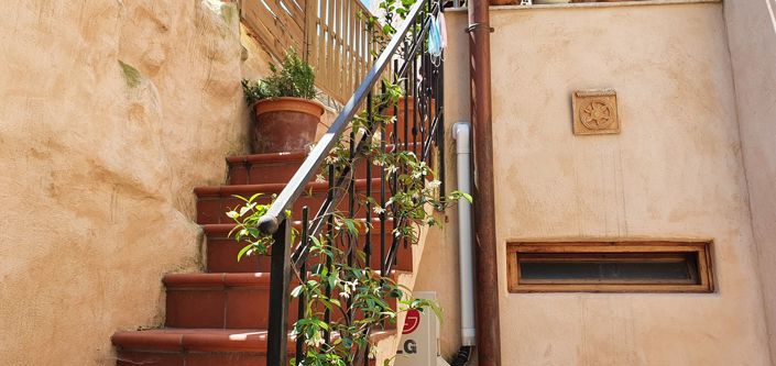 Image No.23-5 Bed Property for sale