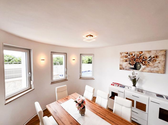 Image No.12-7 Bed Property for sale