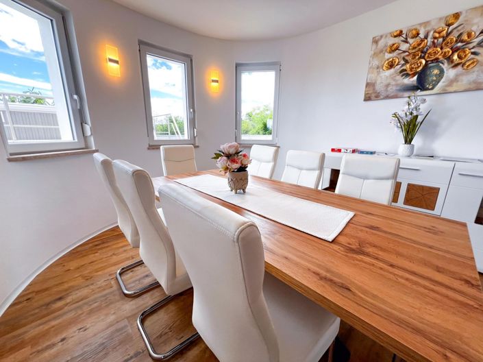 Image No.14-7 Bed Property for sale