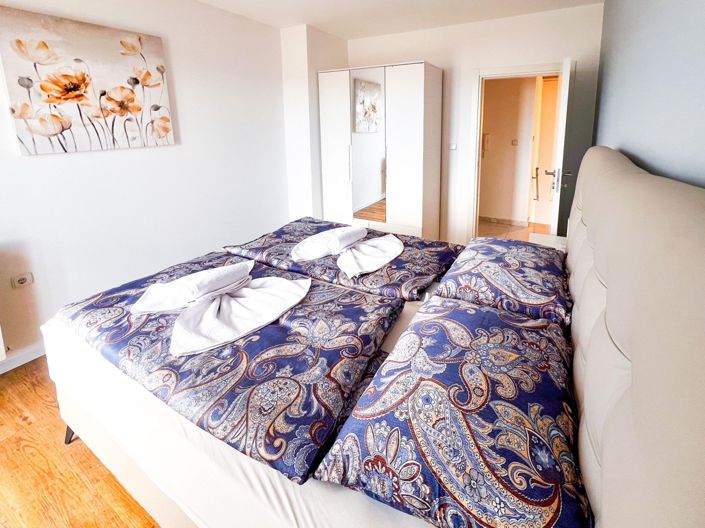 Image No.20-7 Bed Property for sale