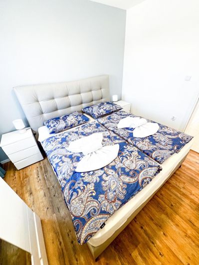 Image No.21-7 Bed Property for sale