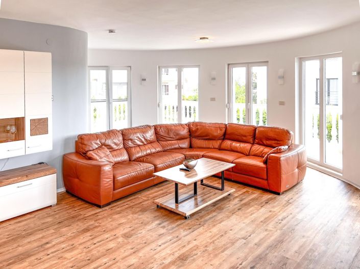 Image No.8-7 Bed Property for sale