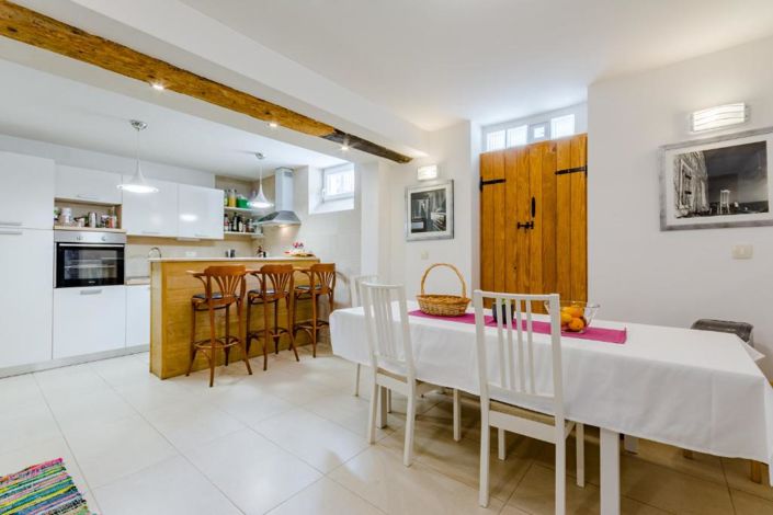 Image No.10-5 Bed Property for sale