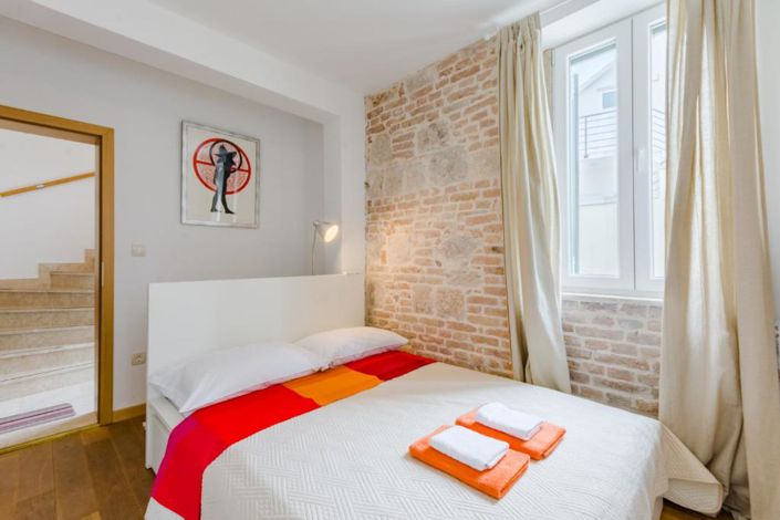 Image No.13-5 Bed Property for sale