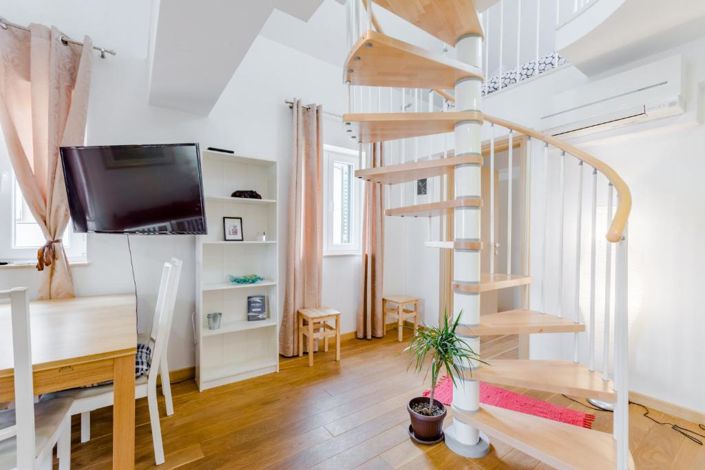 Image No.19-5 Bed Property for sale