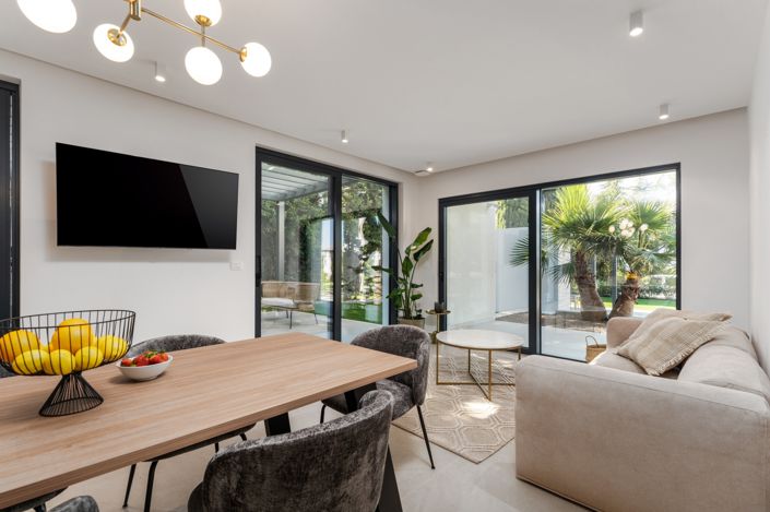 Image No.14-9 Bed Property for sale