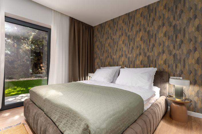 Image No.16-9 Bed Property for sale