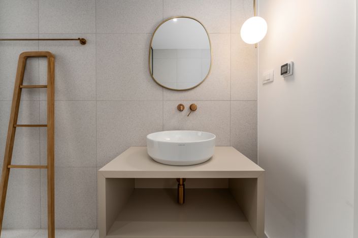 Image No.20-9 Bed Property for sale